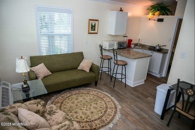 Quadplex in Castle Street District, a vibrant district known for - photo 22