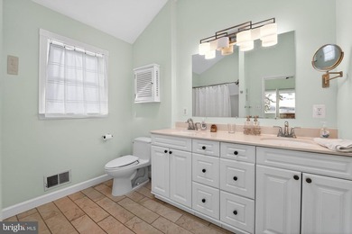 Welcome to 1400 Burke Rd, with over 3000 sq ft of house - photo 30