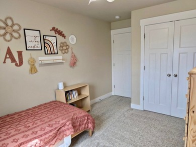 Welcome home to this beautifully maintained Eagle Mountain gem - photo 33