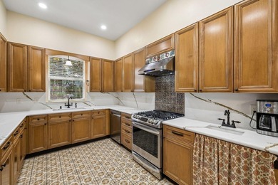 Tucked away in a secluded setting, this impressive three-bedroom - photo 8