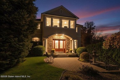Luxury living at The Summit at Dongan Hills Colony. This - photo 1
