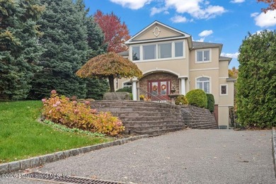 Luxury living at The Summit at Dongan Hills Colony. This - photo 5
