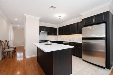 Welcome to this beautifully renovated 2-bedroom, 2-bathroom - photo 4