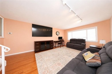 Unique package opportunity: includes the house and an adjoining - photo 4