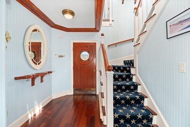 Presenting a rare waterfront Eastern Pt compound spanning 3 - photo 5