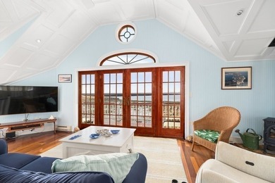 Presenting a rare waterfront Eastern Pt compound spanning 3 - photo 7