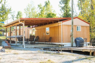 Lake Home For Sale in Monticello, Kentucky