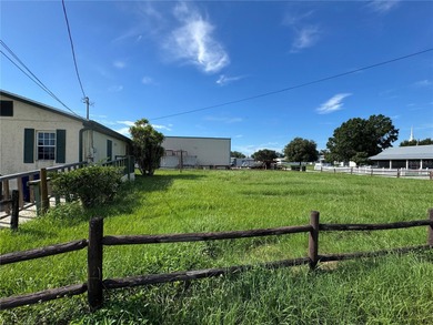 Charming downtown Frostproof building with endless potential! - photo 3
