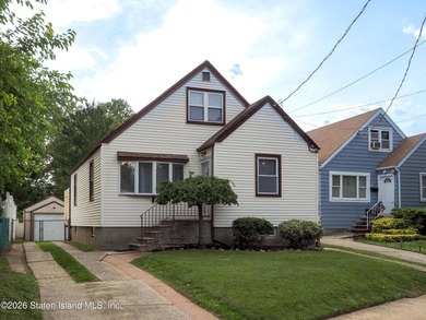 Welcome to 50 Raymond Place! An adorable well maintained 4 - photo 3