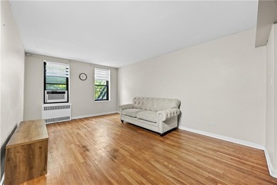 Why rent when you can own? Bright and spacious 1-bedroom co-op - photo 4