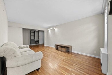 Why rent when you can own? Bright and spacious 1-bedroom co-op - photo 5