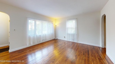 Welcome to 50 Raymond Place! An adorable well maintained 4 - photo 6