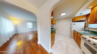 Welcome to 50 Raymond Place! An adorable well maintained 4 - photo 7