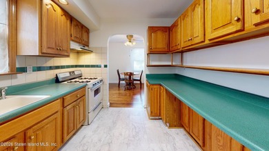 Welcome to 50 Raymond Place! An adorable well maintained 4 - photo 8