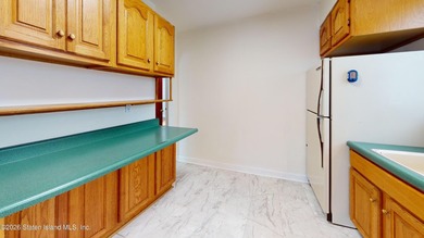 Welcome to 50 Raymond Place! An adorable well maintained 4 - photo 9