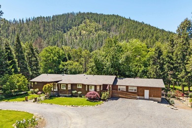 (private lake, pond, creek) Home For Sale in Jacksonville Oregon