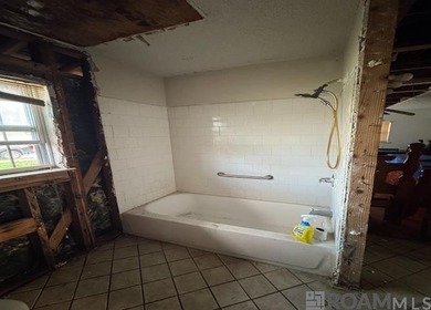 This 3-bedroom, 1-bathroom New Orleans East home on Bright Drive - photo 8