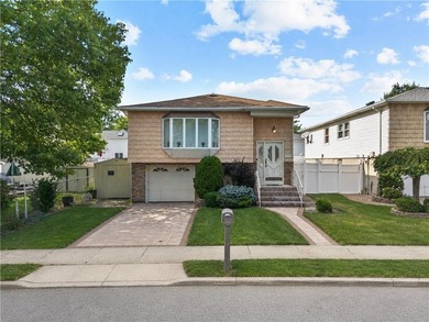 Discover this spacious Detached home in highly sought after - photo 1