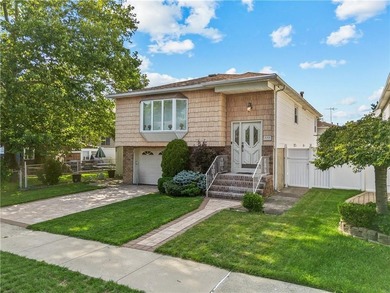 Discover this spacious Detached home in highly sought after - photo 2