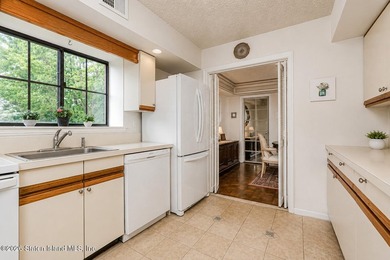 Exclusive Woodland Development - Spacious End-Unit Duplex Condo - photo 6