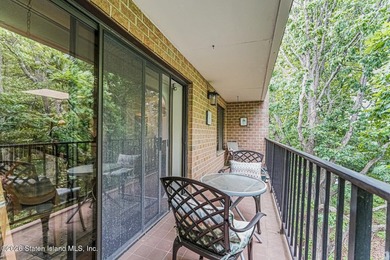 Exclusive Woodland Development - Spacious End-Unit Duplex Condo - photo 10
