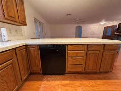 Charming 3-Bedroom Home with Deeded Lake Access on Clinch Lake - photo 4