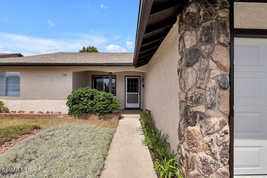 Charming Home with spacious backyard and frontyard Has new paint - photo 4