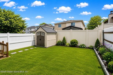 Welcome to this charming and sun-filled fully detached Colonial - photo 6