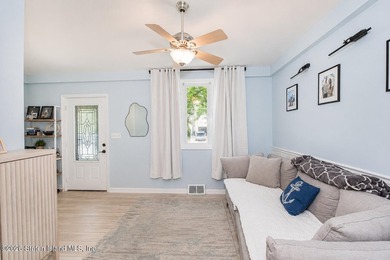Welcome to this charming and sun-filled fully detached Colonial - photo 10