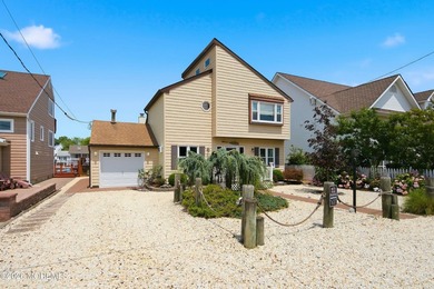 Enjoy waterfront living in this spacious 4-bedroom, 2-bath home - photo 33