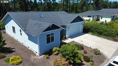 Beautifully maintained *Rogue* floor plan offering 1,765 sq. ft - photo 2