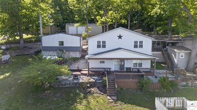 Beautiful lakefront home with breathtaking views of the Lake of - photo 4
