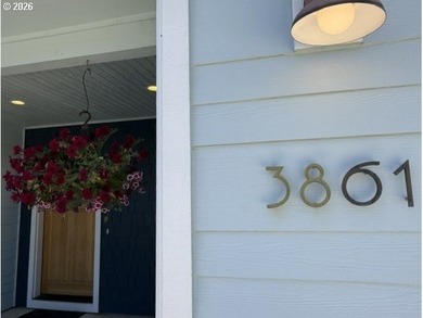 Beautifully maintained *Rogue* floor plan offering 1,765 sq. ft - photo 5