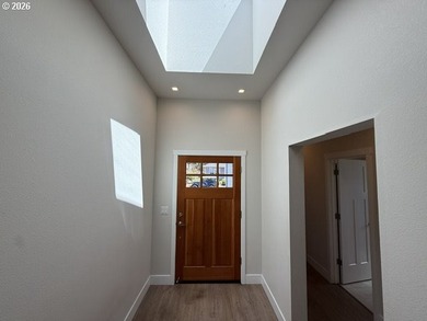 Beautifully maintained *Rogue* floor plan offering 1,765 sq. ft - photo 6