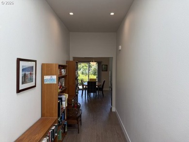 Beautifully maintained *Rogue* floor plan offering 1,765 sq. ft - photo 7