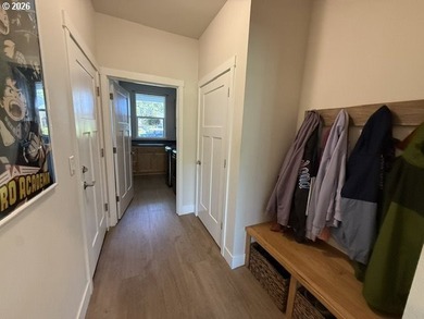 Beautifully maintained *Rogue* floor plan offering 1,765 sq. ft - photo 9