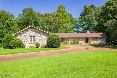 Looking for a family home with room to grow? This is it! Located - photo 1