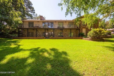 Looking for a family home with room to grow? This is it! Located - photo 3