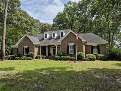 Are you looking for a unique executive home on a golf course? - photo 2