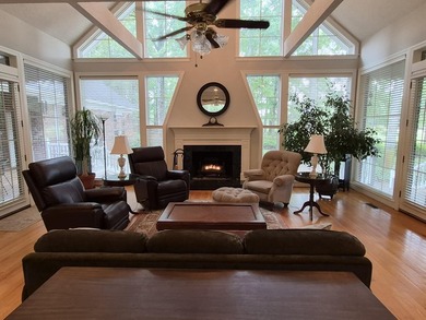 Are you looking for a unique executive home on a golf course? - photo 8