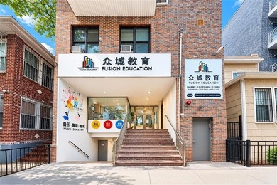 Prime location condo for sale! Built in 2022, this modern and - photo 3