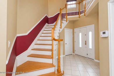 Welcome to one of the most luxurious communities on Staten - photo 4