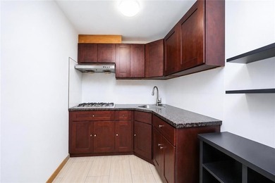 Prime location condo for sale! Built in 2022, this modern and - photo 8