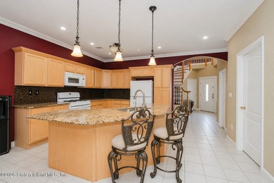 Welcome to one of the most luxurious communities on Staten - photo 9