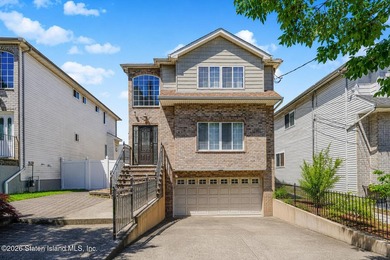 Welcome to 6 Clinton Court! This impressive single family Side - photo 1