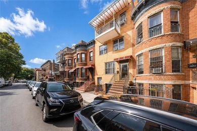 Beautifully maintained condo in a highly desirable neighborhood! - photo 3