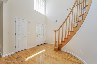 Welcome to 6 Clinton Court! This impressive single family Side - photo 3