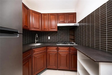 Beautifully maintained condo in a highly desirable neighborhood! - photo 7
