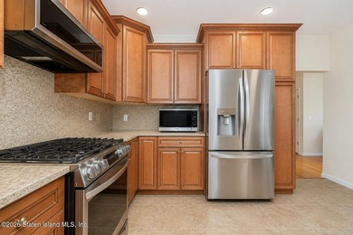 Welcome to 6 Clinton Court! This impressive single family Side - photo 7