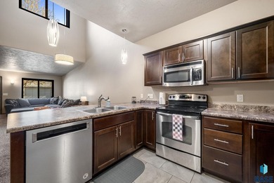 Enjoy easy, low-maintenance living in desirable southeast Sioux - photo 2